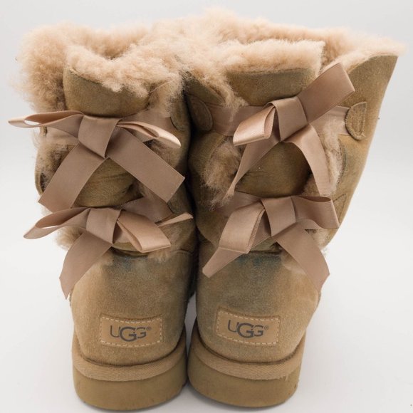 UGG Shoes - Ugg Bailey Bow in Tan (Chestnut) Size US 7 S/N 1016225